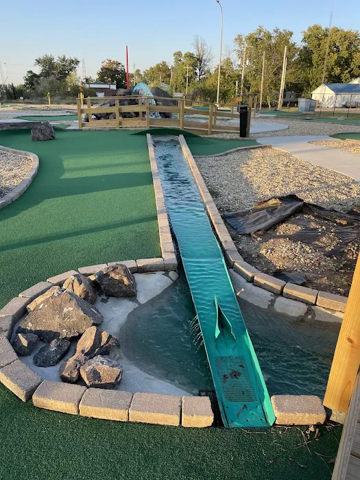 C-Town Twist Ice Cream Stand and Mini Golf Picture 2