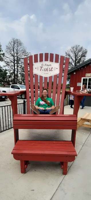 C-Town Twist Ice Cream Stand and Mini Golf Picture 10