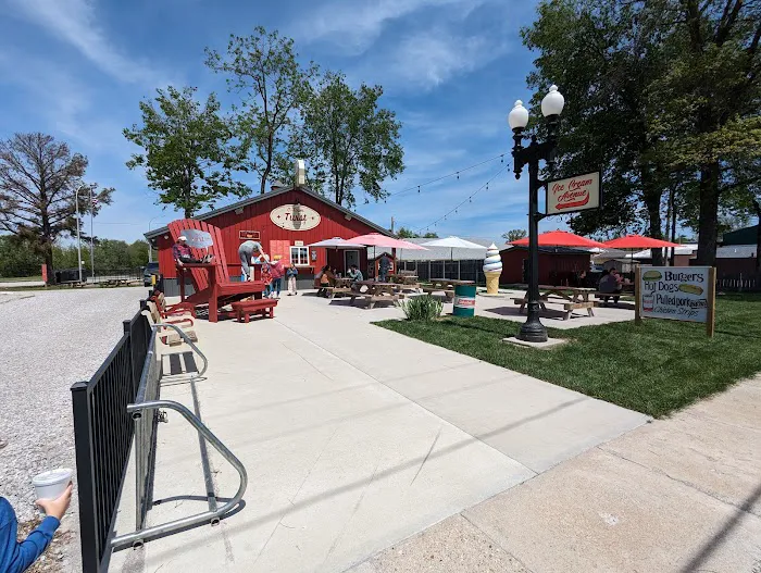 C-Town Twist Ice Cream Stand and Mini Golf Picture 9