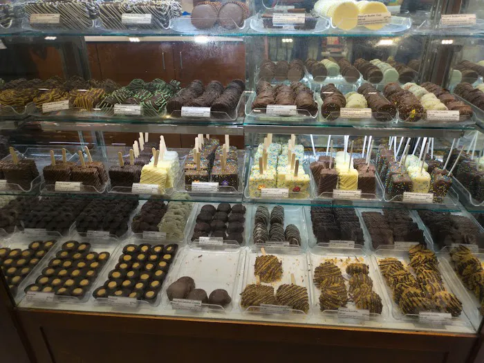 Kilwins Ice Cream - Chocolate - Fudge Picture 2