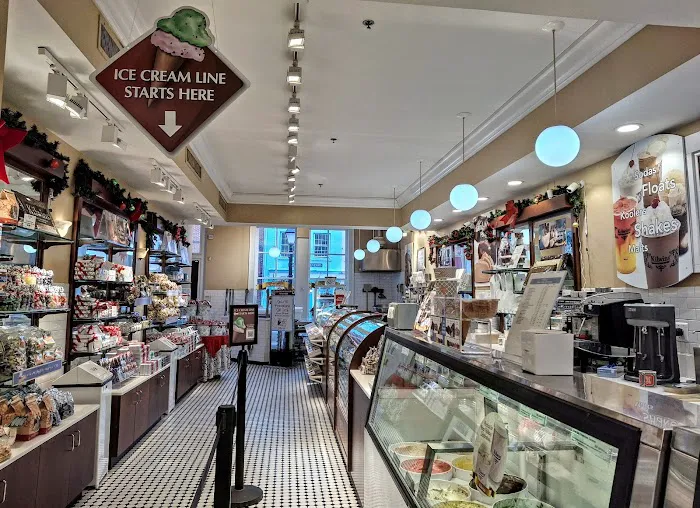 Kilwins Ice Cream - Chocolate - Fudge Picture 3