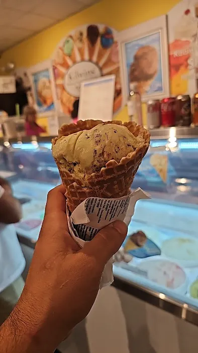 Kilwins Ice Cream - Chocolate - Fudge Picture 6
