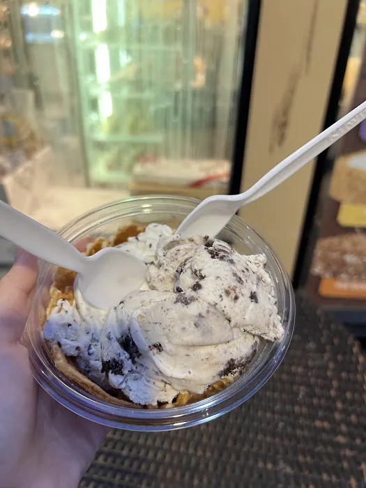 Kilwins Ice Cream - Chocolate - Fudge Picture 2