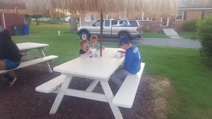 Wayside Snack Bar Picture 9