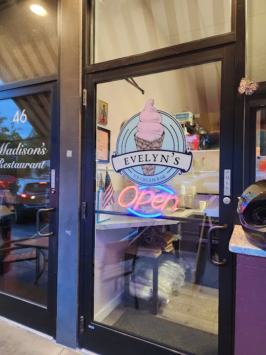 Evelyn's Ice Cream Bar Picture 6