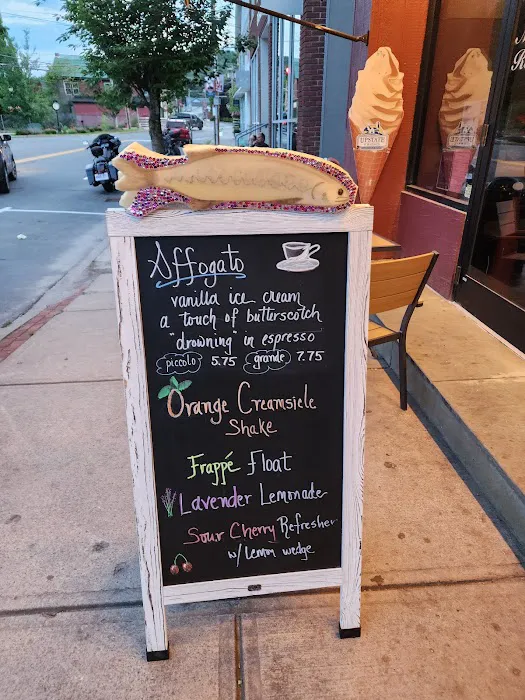 Evelyn's Ice Cream Bar Picture 5