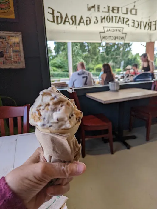 Nina's Waffles and Ice Cream Picture 5