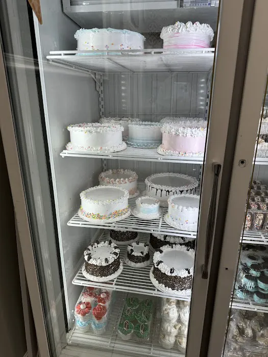 Sundae's Ice Cream Parlor Picture 7