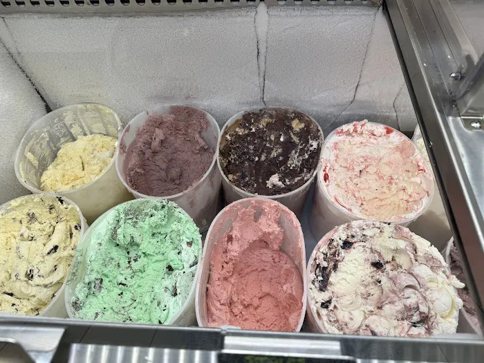 Sundae's Ice Cream Parlor Picture 3
