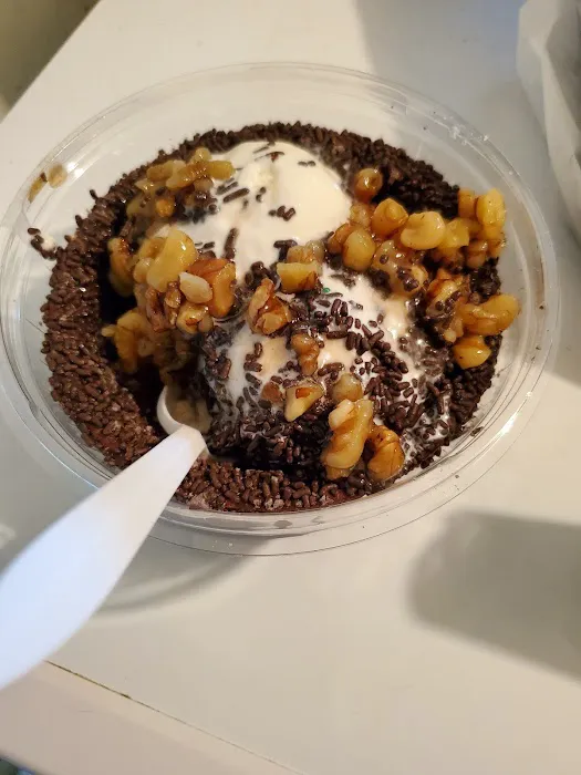 Sundae's Ice Cream Parlor Picture 8