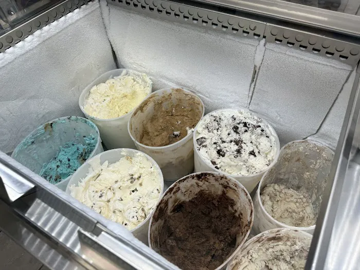 Sundae's Ice Cream Parlor Picture 4