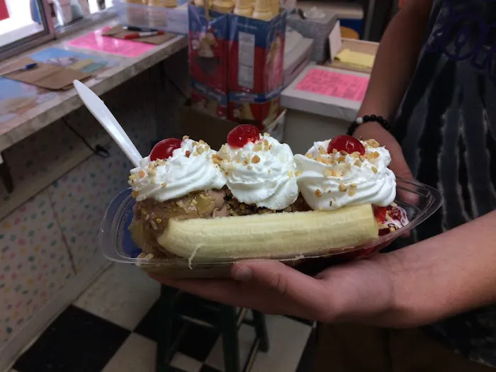Get the Scoop Ice Cream Shop Picture 9