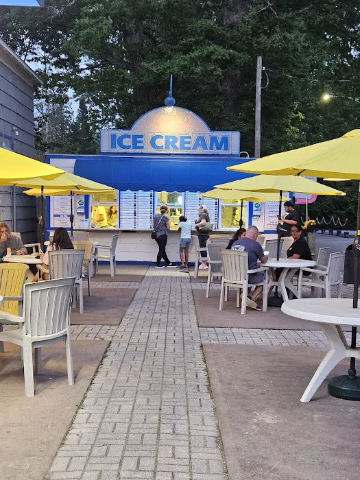 Whats the Scoop Ice Cream Cafe Picture 1