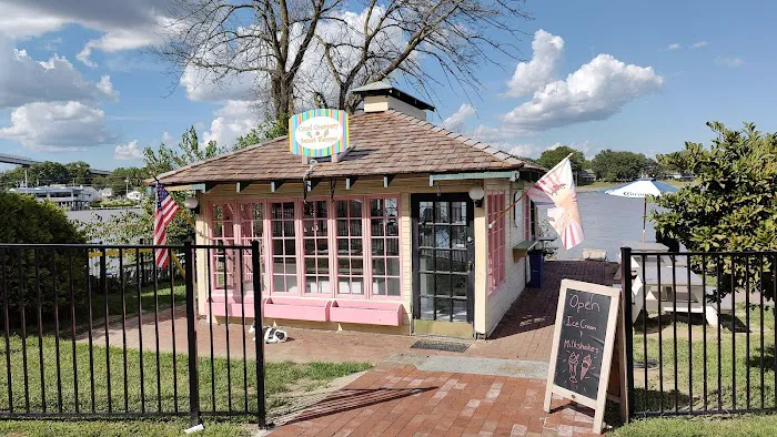 Canal Creamery and Sweet Shoppe Picture 3