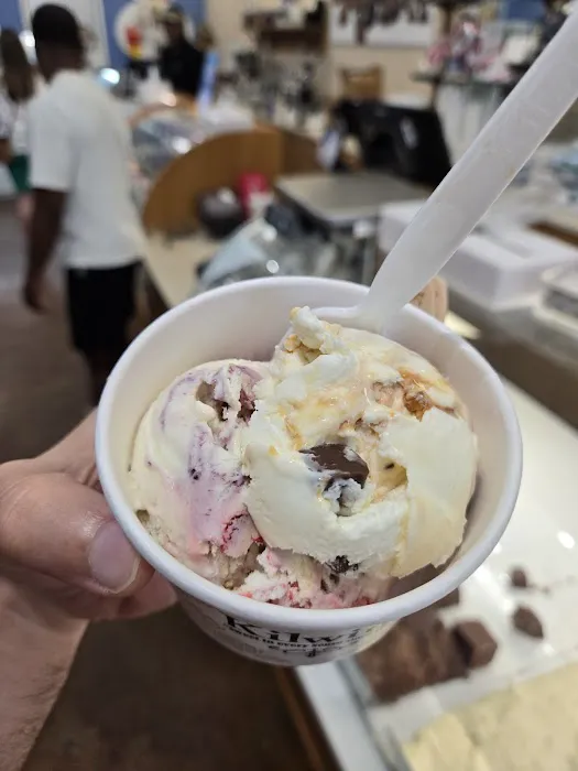Kilwins Ice Cream - Chocolate - Fudge Picture 4