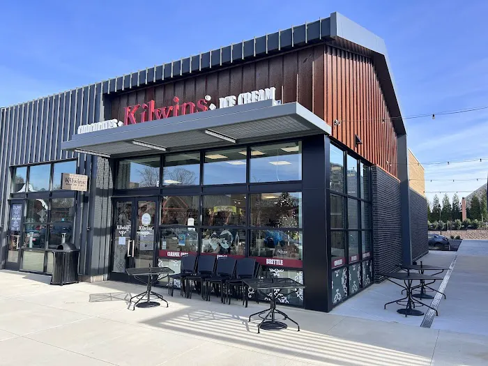 Kilwins Ice Cream - Chocolate - Fudge Picture 7