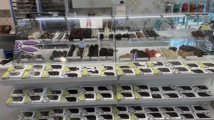 Kilwins Ice Cream - Chocolate - Fudge Picture 6