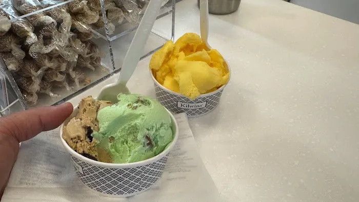 Kilwins Ice Cream - Chocolate - Fudge Picture 5