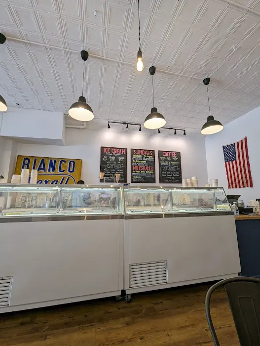 Bianco’s Ice Cream Shop Picture 3