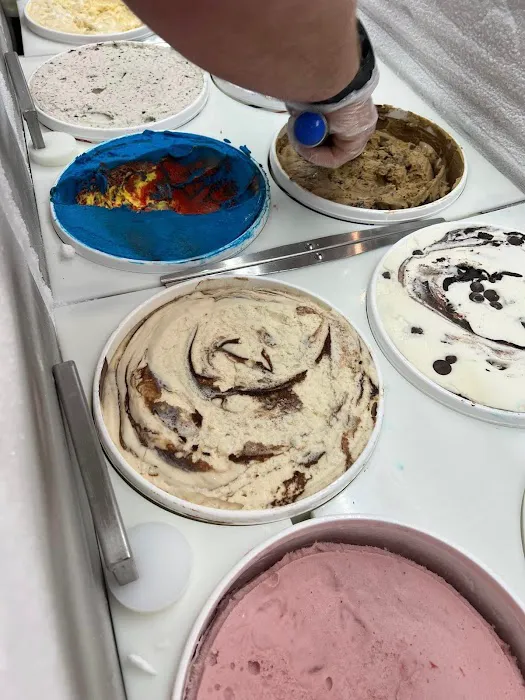 Bianco’s Ice Cream Shop Picture 5