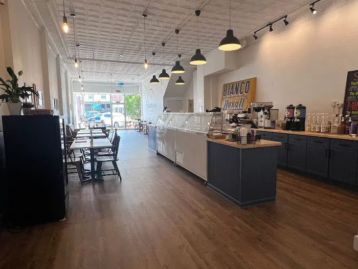 Bianco’s Ice Cream Shop Picture 7