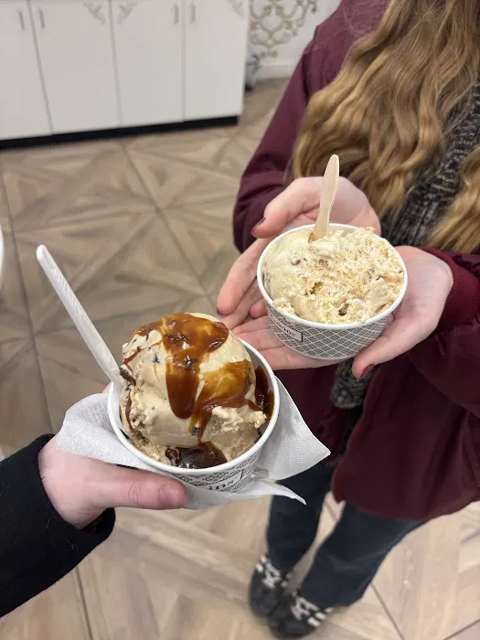 Kilwins Ice Cream - Chocolate - Fudge Picture 8