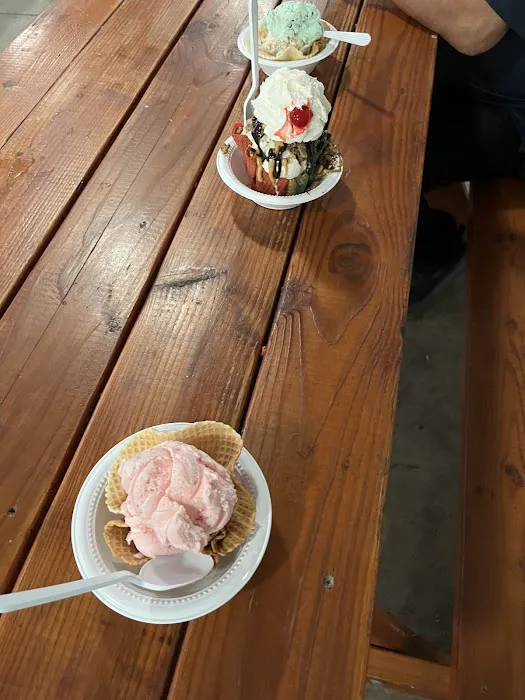Hometown Ice Cream and Grill Picture 4