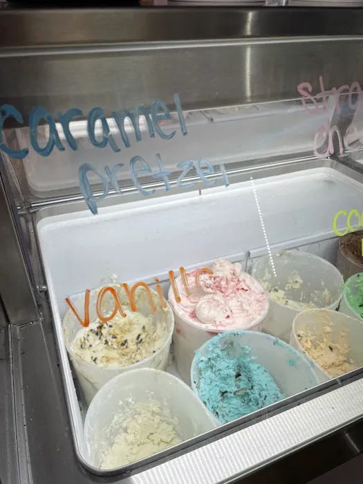 Mia's Ice cream Picture 2