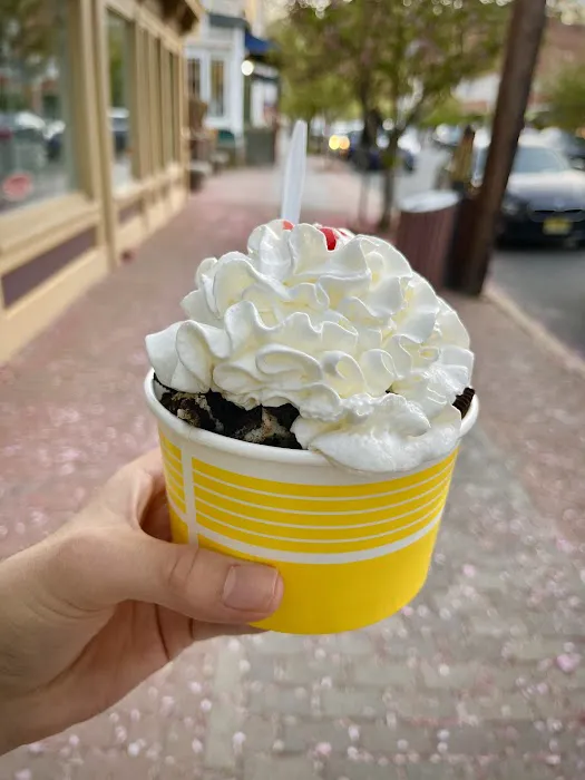 Sweet Scoops on Main Picture 1