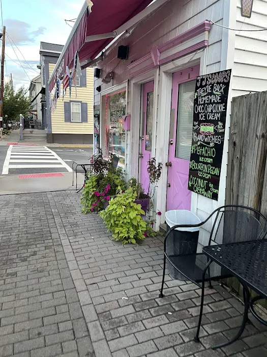 Sweet Scoops on Main Picture 4