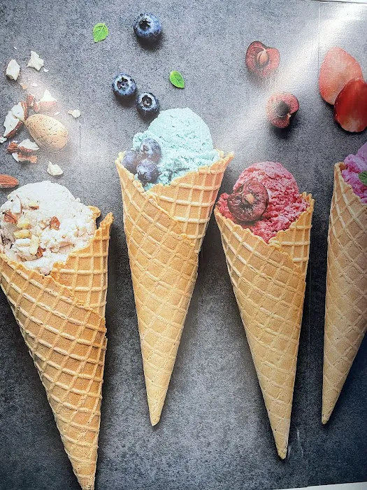 Mia’s ice cream Picture 4