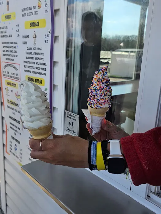 Lickety Split Ice Cream Shoppe Picture 7