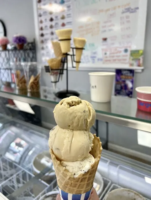 Small Town Scoop Picture 8