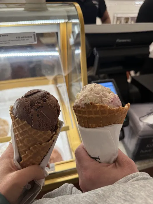 Kilwins Ice Cream - Chocolate - Fudge Picture 3