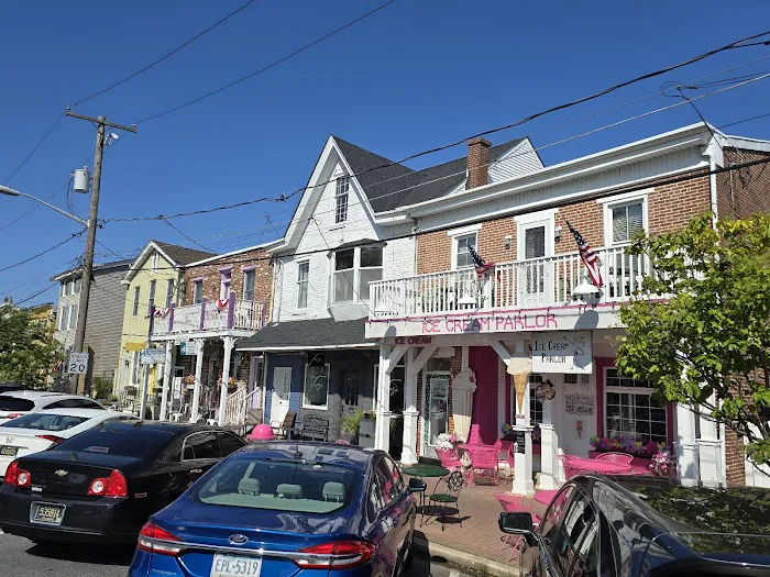 Ice Cream Parlor Picture 6