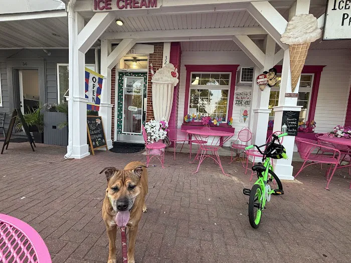 Ice Cream Parlor Picture 3