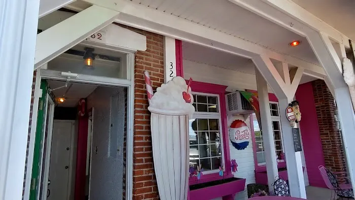 Ice Cream Parlor Picture 5