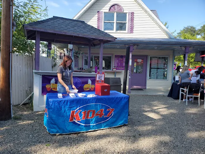 Ally's Ice Cream & Grill Cafe Picture 8