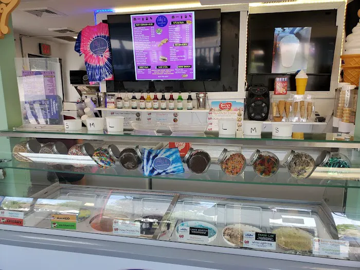 Ally's Ice Cream & Grill Cafe Picture 4