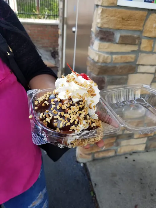 Richman's Ice Cream & Burger Co. Picture 3