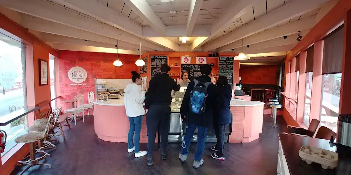 Nina's Waffles Picture 4