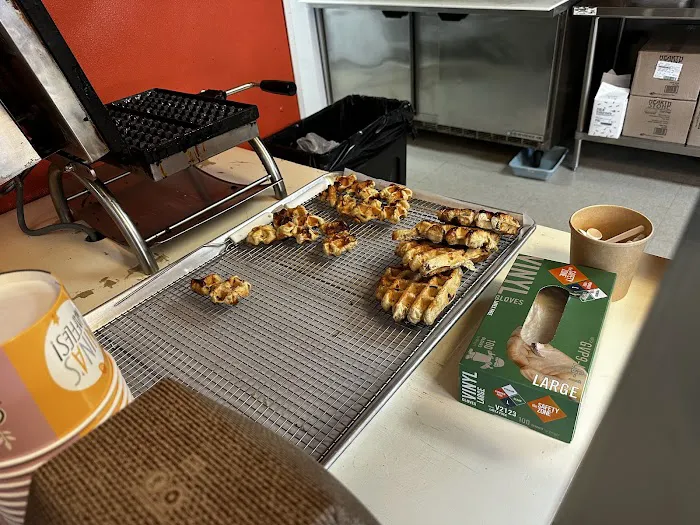 Nina's Waffles Picture 6