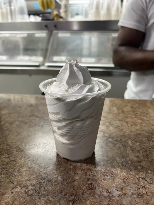 CJ'S WATERICE AND ICE CREAM Picture 2