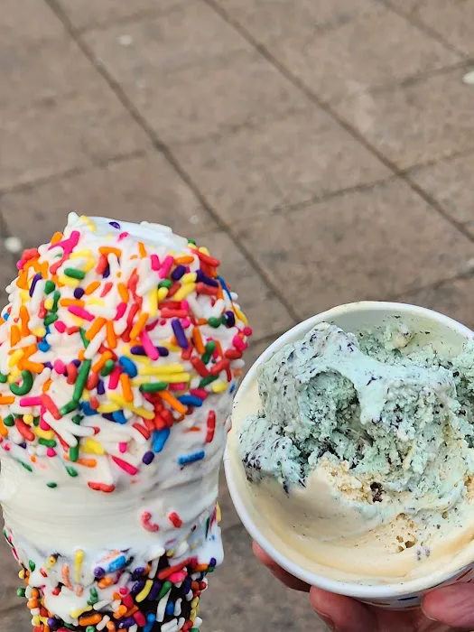 McCools Ice Cream & Frozen Yogurt Picture 8