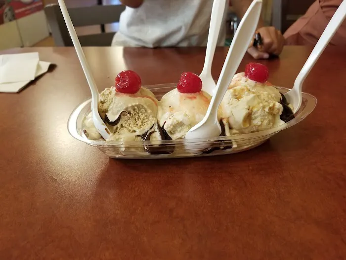 McCools Ice Cream & Frozen Yogurt Picture 9