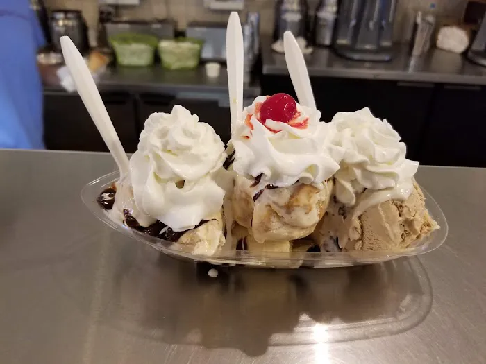 McCools Ice Cream & Frozen Yogurt Picture 3