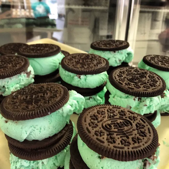 Curly's Ice Cream Picture 8