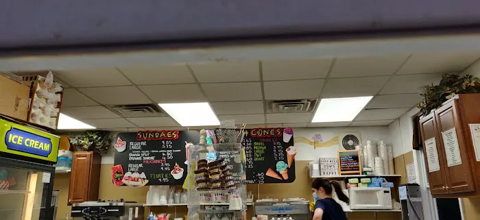 Sundae's Ice Cream Parlor Picture 8