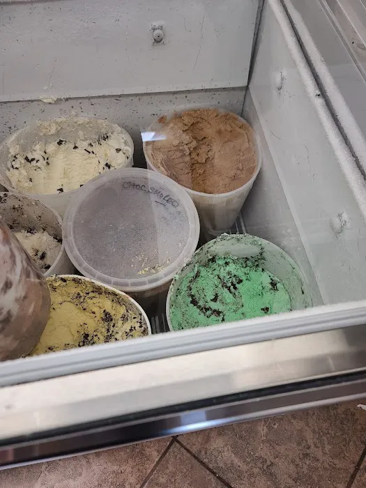 Sundae's Ice Cream Parlor Picture 6
