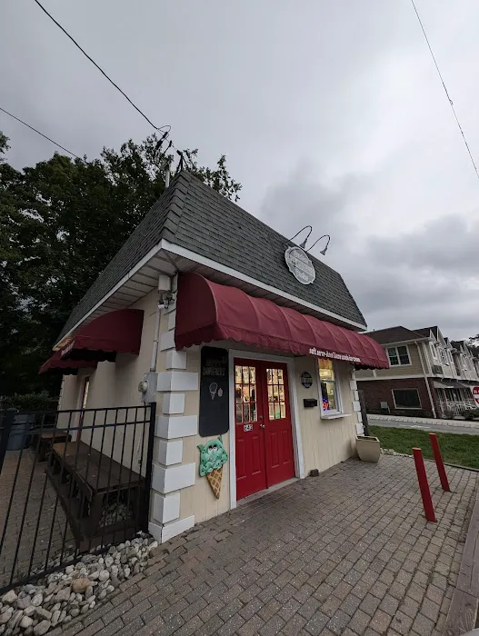 Sundae's Ice Cream Parlor Picture 7